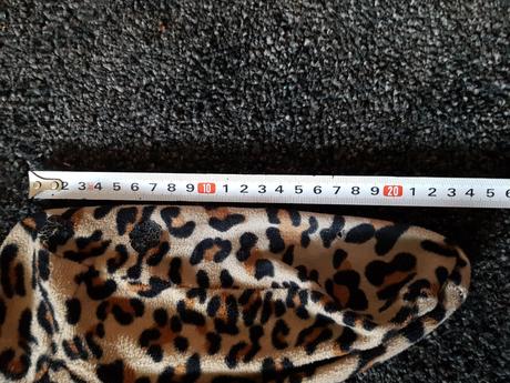 Fleesový overal značky decret, s