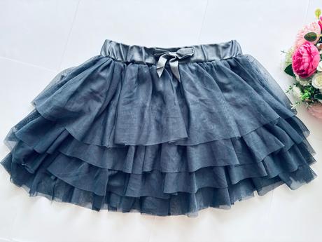 An9/ sukně tylová šedé barvy - v.8/9 let, 134