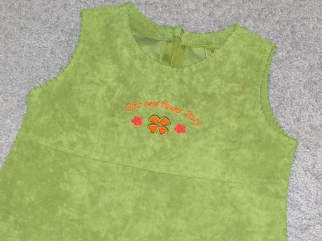 Sametové šaty, 104