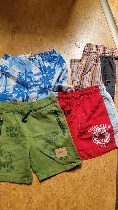 Kraťasy a plátěné kalhoty, 116