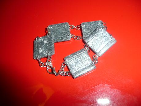 Náramek bižuterie,