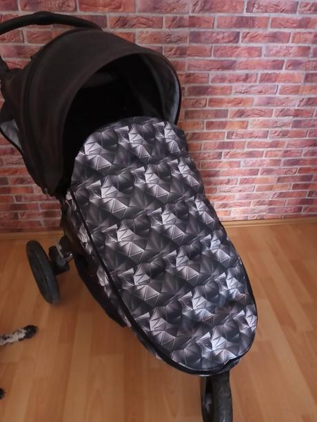 Nánožík šedočerné krystaly, 