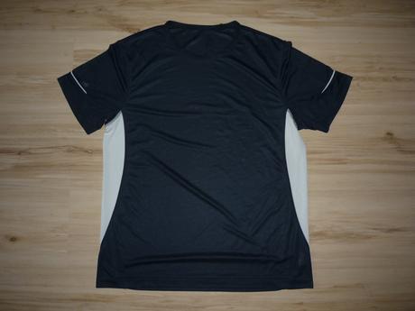 Tmavé sportovní triko, s