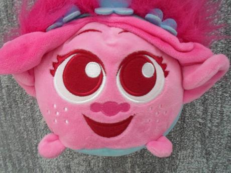 Plyšový růžový troll,