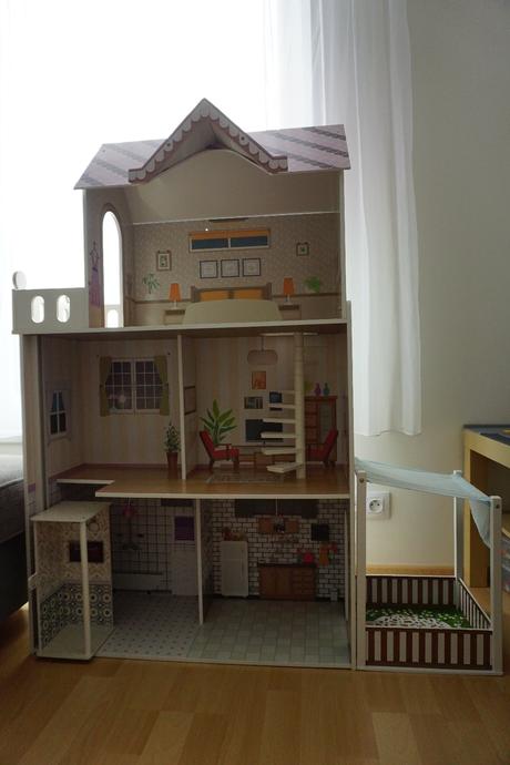 Woody domeček pro panenky s výtahem,