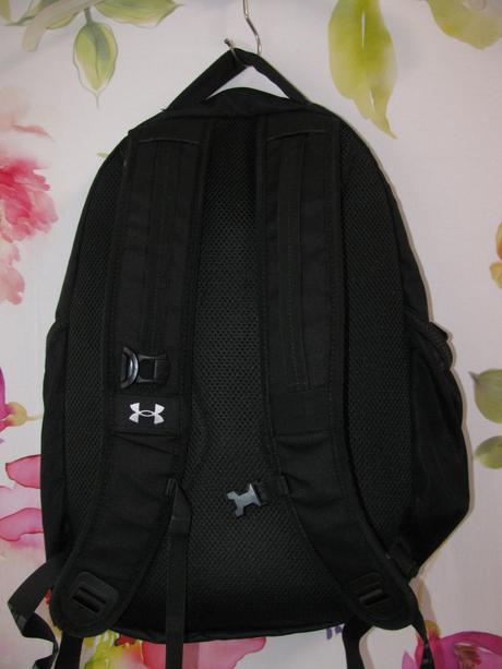 Sportovní černý batoh under armour,