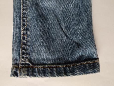 Džínečky s červenou mašlí, 86