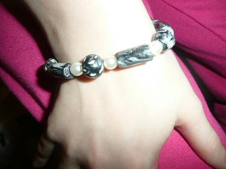 Náramek bižuterie,