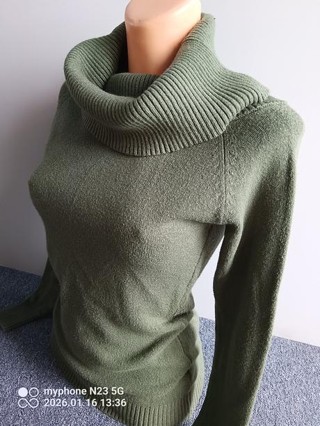 Svetr - rolák zn."extra me tu" vel."l", tu,l