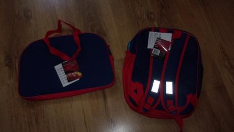 Cestovní taška a batoh, oboje nové, včetně visaček,