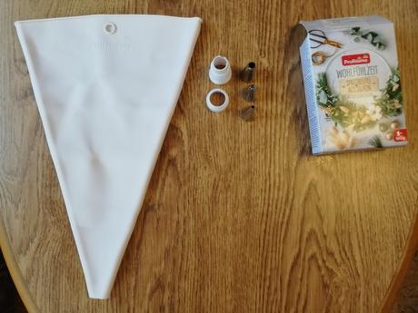 Sáček na zdobení silikonový s nerezovými nástavci.,