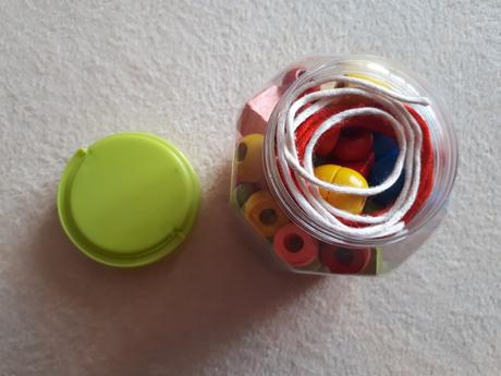 Babu - velké dřevěné barevné korálky na navlékání,