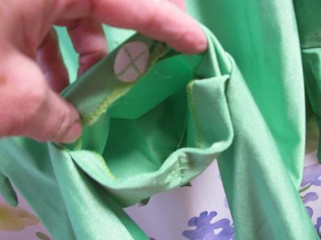 Karnevalový kostým-elastický zelený overal,