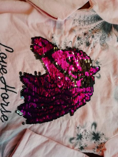 Krásná mikinka,nátělník parádní málo nošen cca 5-6, 104