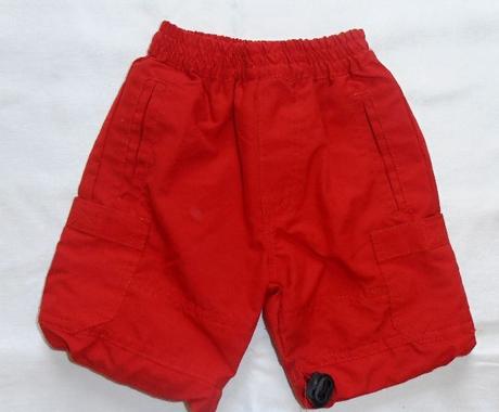 G244. červené kraťasy, 74