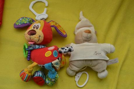 Hračka pro nejmenší na zavěšení,chrastící, 