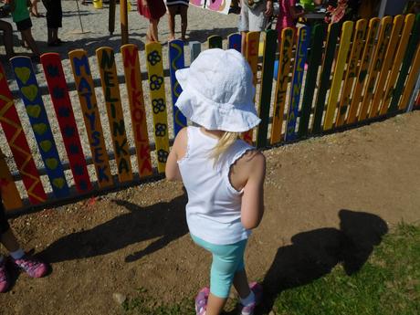 Tričko se cvočky vel. 110/116 pro dvojčata, 110