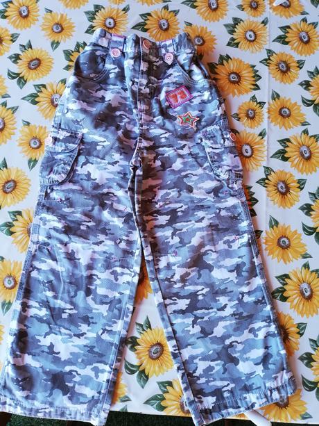 Kalhoty maskáčové holčičí vel. 4 - 5 let., cherokee,104