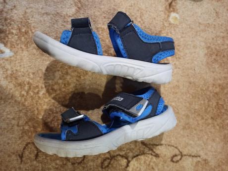 Sandály, kecky a bačkory, 26