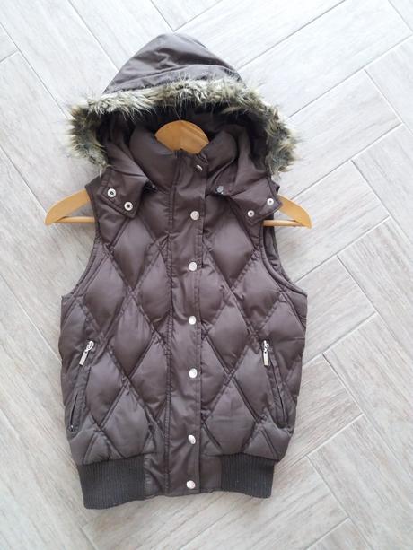 Hnědá zateplená vesta, 36