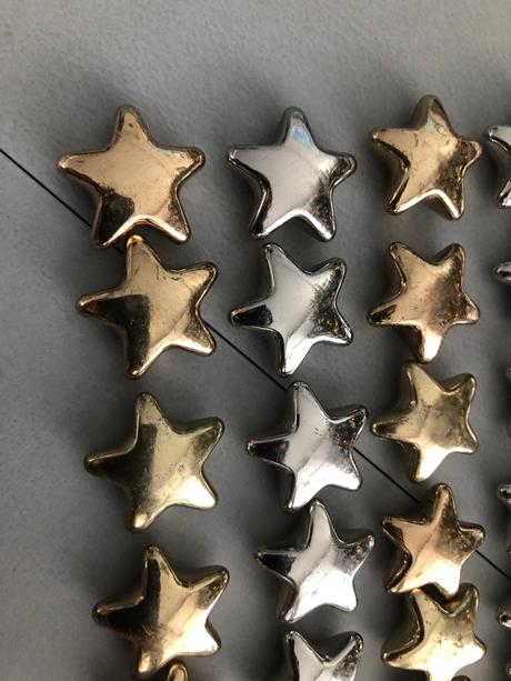 48 ks konfety hvězdy zlatá stříbrná dekorace metal, 