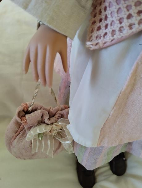 Značená porcelánová panenka, 