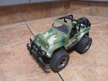 Vojenské auto se zvuky,