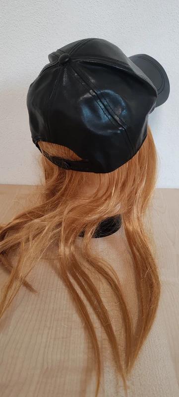 Kšiltovka s parukou,