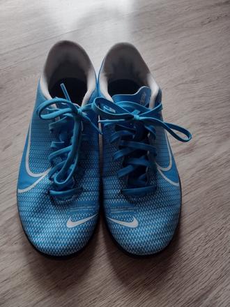 Sálovky, nike,37