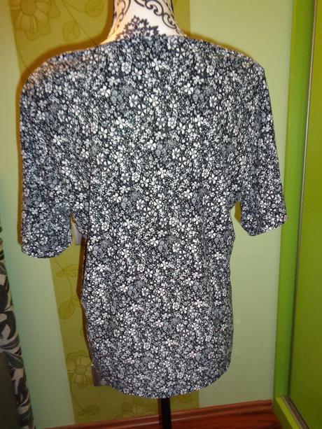 Krásná černobílá květovaná blůza, 38 / m