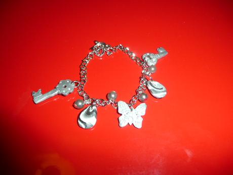 Náramek bižuterie motýl klíč,