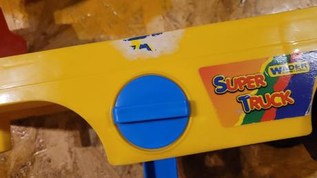 Nákladní auto s kontejnery,