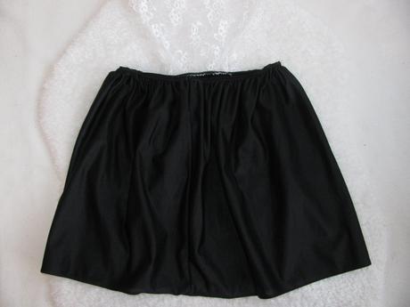 Kostým - sukně se zástěrkou, pokojská apod.,