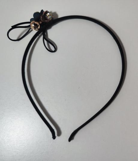 4 čelenky a 2 sponky, 