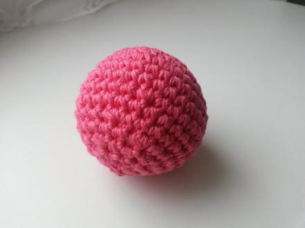 Háčkovaný míček 6,5 cm, 