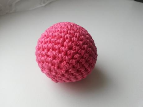 Háčkovaný míček 6,5 cm,