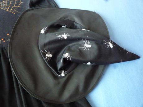 Kostým čarodějnice vel. 140 c&a, 