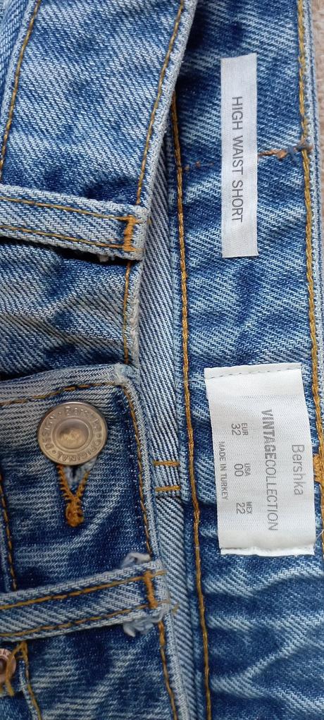Šortky zn."bershka" vel."32", bershka,32
