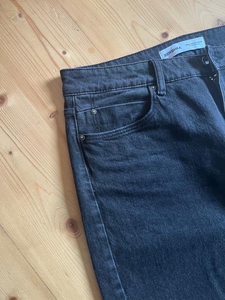 Slušivé černé džíny rifle, pull&bear,40