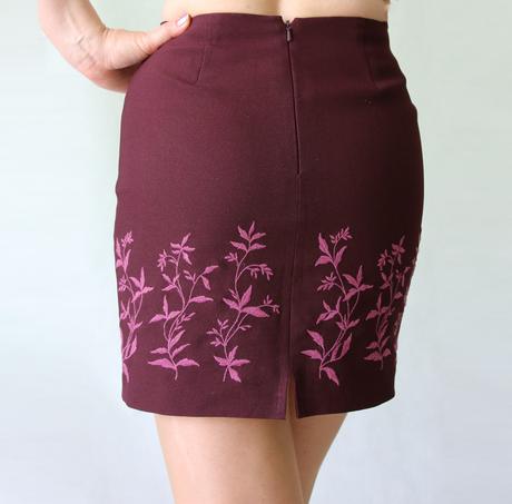 Vínová minisukně s výšivkou vel.s, s
