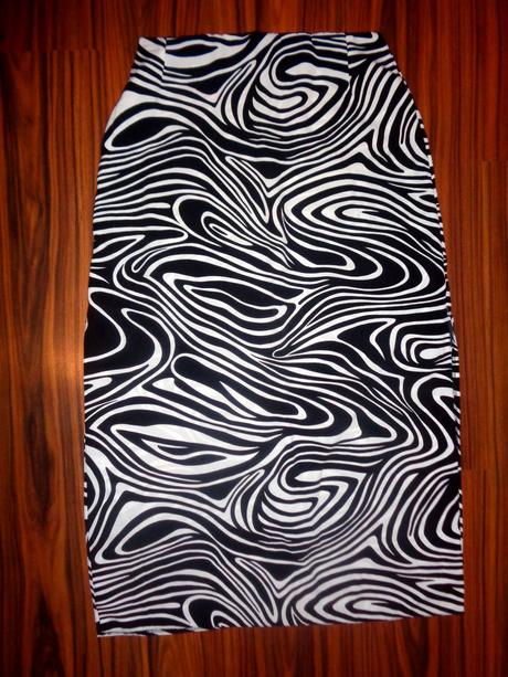 Luxusní černobílá dlouhá letní sukně, m