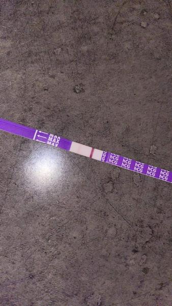 Příznaky těhotenství před menstruací? Bolest zad a slabé špinění.