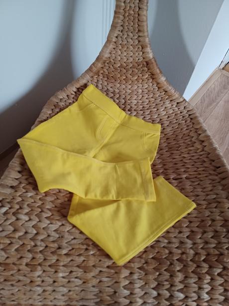 Žluté džegíny 104/110, lupilu,104