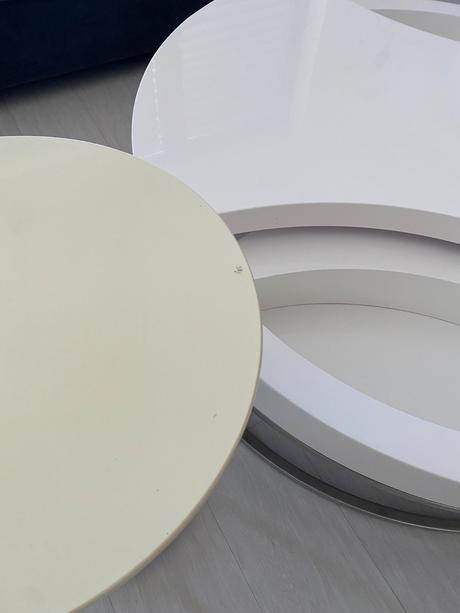 Konferenční a odkládací stolek, 