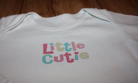 Bílé body s nápisem, 80