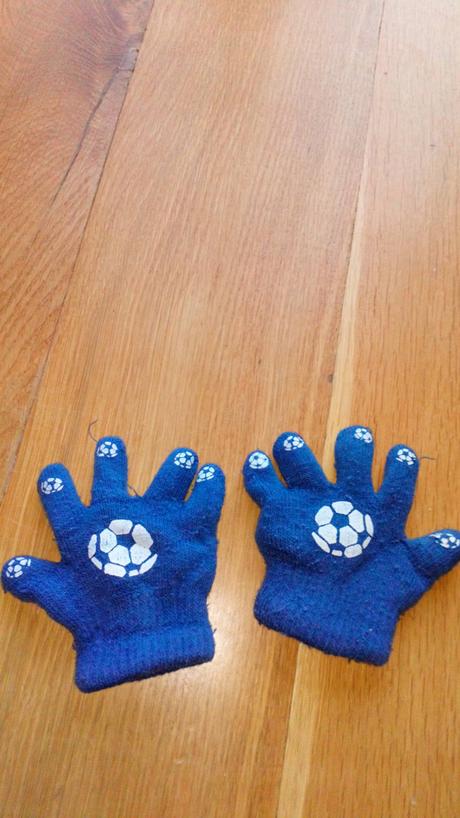 Prstové rukavice, 92