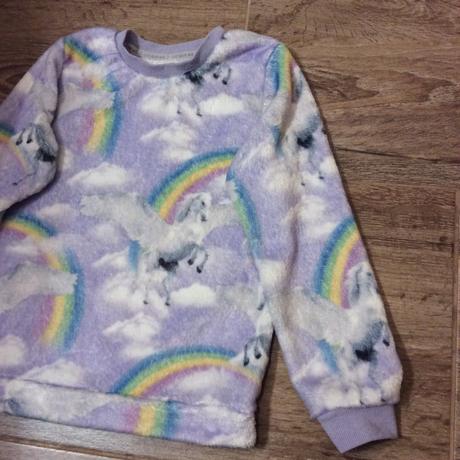 Heboučké pyžamo s jednorožci, 122