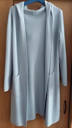 Dlouhý světle modrý svetr s kapucí, vel. s, s