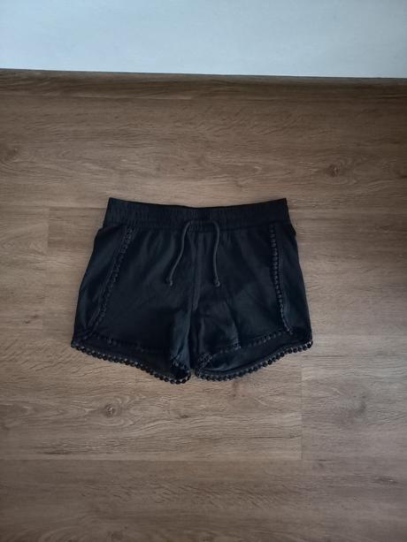 Černé kraťasy s peckami na lemech, pepco,164
