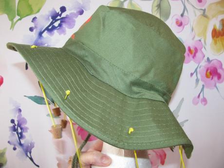 Kostým-khaki australský klobouk,